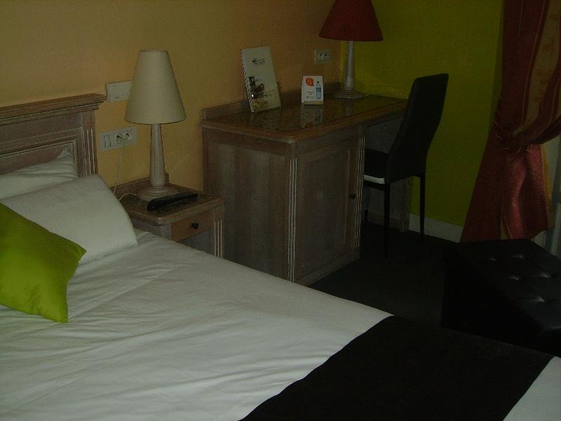 Brit Hotel Aux Sacres Reims, Centre Historique Ngoại thất bức ảnh