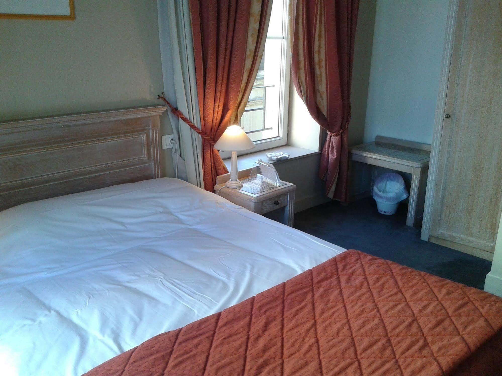 Brit Hotel Aux Sacres Reims, Centre Historique Ngoại thất bức ảnh